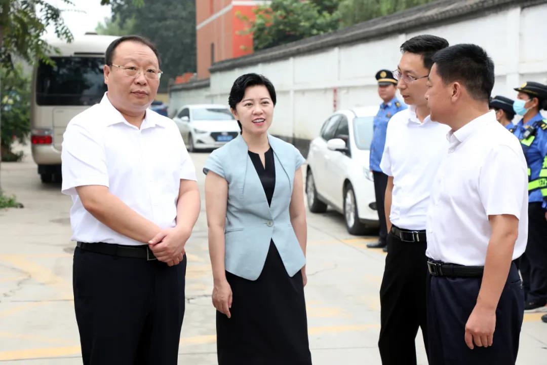 会议开始前,韩旭,梁志彦一行还来到龙州镇拆违现场进行了实地查看.