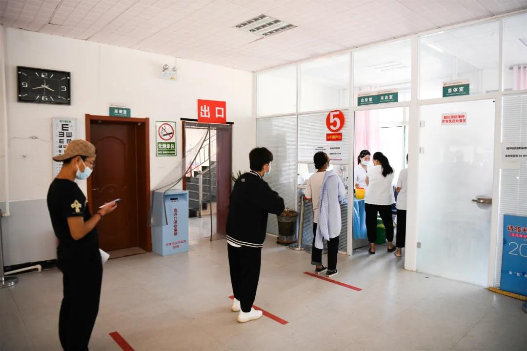 星空体育app官网_梁志彦就新冠疫苗接种工作进行再安排再部署(图2)